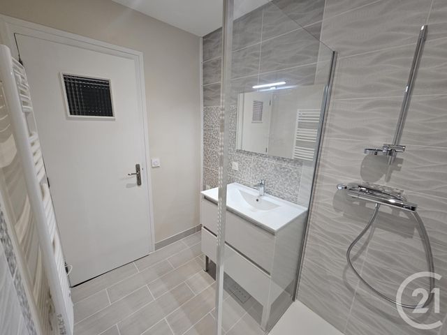 Appartement T3 &agrave; louer - 3 pi&egrave;ces - 61,01 m2 - Aix Les Bains - 73 - RHONE-ALPES