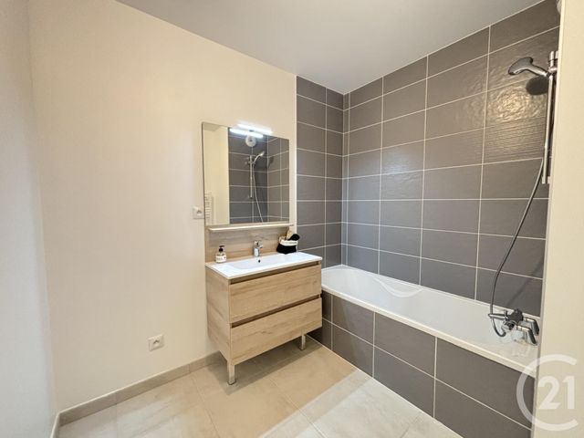 Appartement T3 &agrave; louer - 3 pi&egrave;ces - 61,47 m2 - Aix Les Bains - 73 - RHONE-ALPES