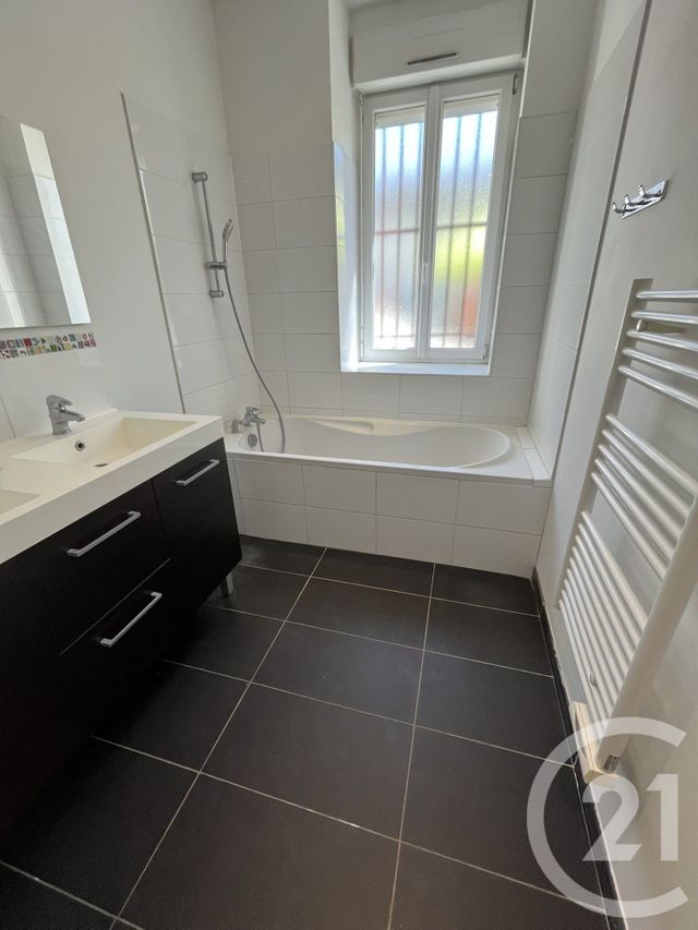 Appartement T3 &agrave; louer - 3 pi&egrave;ces - 65,24 m2 - Aix Les Bains - 73 - RHONE-ALPES