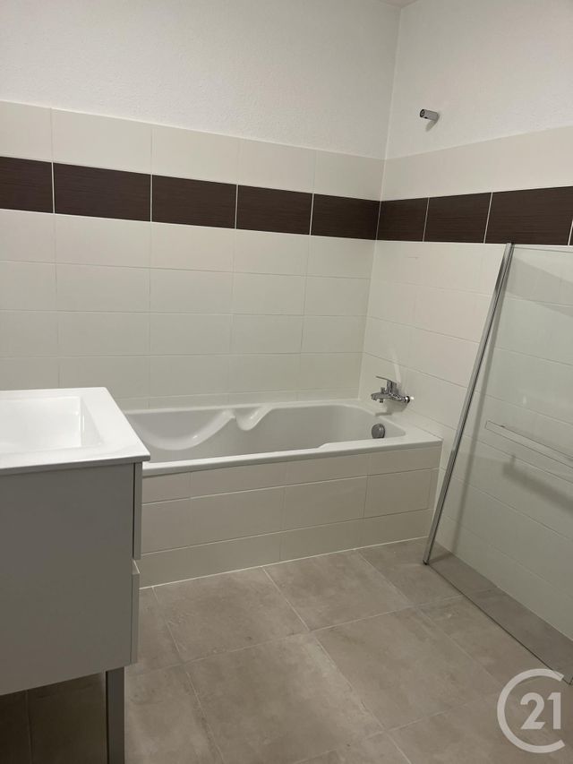 Appartement T4 &agrave; louer - 4 pi&egrave;ces - 71,80 m2 - Barberaz - 73 - RHONE-ALPES